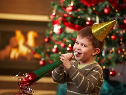 Bal de Craciun pentru copii. Cum s-au distrat si ce cadouri au primit cei 500 de pici - VIDEO