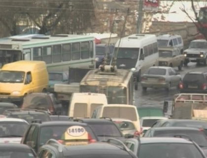 Trafic infernal in capitala! Aproape pe toate strazile principale s-a circulat bara la bara