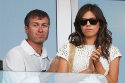 Roman Abramovich, tatic pentru a 7a oara! Cum a fost surprinsa iubita miliardarului - FOTO Roman Abramovich, tatic pentru a 7a oara! Cum a fost surprinsa iubita miliardarului - FOTO