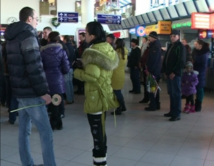 Cursa chinuita pentru zeci de moldoveni care s-au pornit acasa din Moscova! Cat au asteptat Cursa chinuita pentru zeci de moldoveni care s-au pornit acasa din Moscova! Cat au asteptat