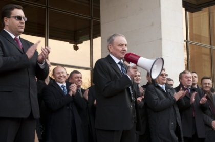 Retrospectiva anului 2012. Alegerea presedintelui tarii, cel mai mare eveniment politic Retrospectiva anului 2012. Alegerea presedintelui tarii, cel mai mare eveniment politic
