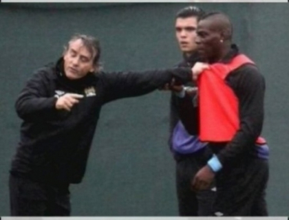 Tensiuni la Manchester City! De cine a fost luat la bataie atacantul Baliotelli 