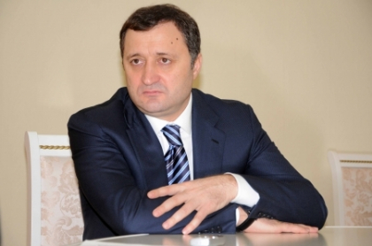 Vlad Filat ii sugereaza lui Zubco sa-si dea demisia de onoare Vlad Filat ii sugereaza lui Zubco sa-si dea demisia de onoare