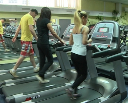Frumusetea de dupa sarbatori! Zeci de oameni au luat cu asalt salile de forta ca sa dea jos kilogramele Frumusetea de dupa sarbatori! Zeci de oameni au luat cu asalt salile de forta ca sa dea jos kilogramele