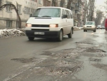Calitate moldoveneasca pe bani europeni. Cum arata drumurile recent reparate Calitate moldoveneasca pe bani europeni. Cum arata drumurile recent reparate