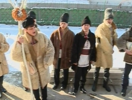Satele se cutremura de uraturi si colinde! Cum sarbatoresc moldovenii ajunul Sfantului Vasile