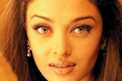 Aishwarya Rai, criticata din nou. Frumoasa indianca nu scapa de kilograme in plus - FOTO Aishwarya Rai, criticata din nou. Frumoasa indianca nu scapa de kilograme in plus - FOTO