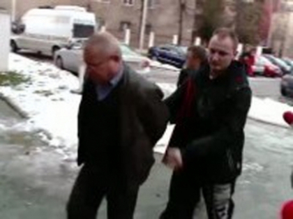 Racolau fete din Moldova si le impuneau sa se prostitueze! O familie de medici din Brasov, retinuta