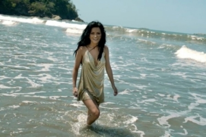O idila la mare in toiul iernii! Vezi cum va arata noul videoclip semnat Inna - VIDEO
O idila la mare in toiul iernii! Vezi cum va arata noul videoclip semnat Inna - VIDEO