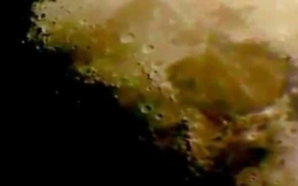 OZN filmat in apropiere de Luna. Clipul care a starnit controverse in randul utilizatorilor YouTube