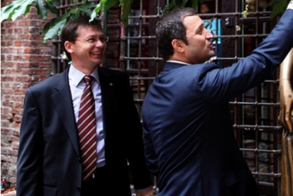 Vlad Filat simte lipsa unei femei? Cum a fost surprins premierul in timpul unei vizite in Italia. FOTO Vlad Filat simte lipsa unei femei? Cum a fost surprins premierul in timpul unei vizite in Italia. FOTO