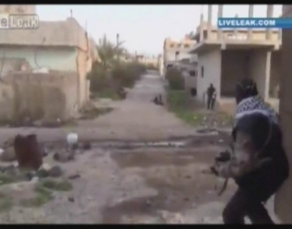 IMAGINI SOCANTE. Un reporter al televizunii Al Jazeera, IMPUSCAT in timp ce filma un reportaj
