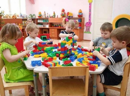 250 de sate din Moldova, fara gradinite. Tot mai multi parinti aleg sa-si tina copiii acasa 250 de sate din Moldova, fara gradinite. Tot mai multi parinti aleg sa-si tina copiii acasa