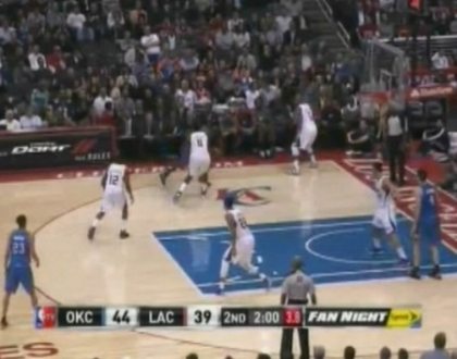 Un arbitru a fost facut knockout la o partida din NBA! Vezi faza care l-a ametit pe central Un arbitru a fost facut knockout la o partida din NBA! Vezi faza care l-a ametit pe central