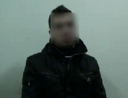 Nu ti-ai pus alarma la masina? Doi chisinauieni, prinsi dupa ce au furat o geanta dintr-un automobil. VIDEO Nu ti-ai pus alarma la masina? Doi chisinauieni, prinsi dupa ce au furat o geanta dintr-un automobil. VIDEO