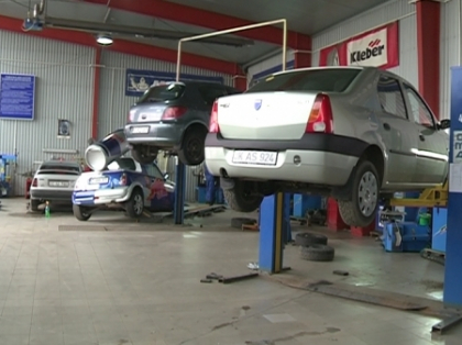 Drumurile din capitala, cosmarul soferilor! Tot mai multe masini ajung la service-uri, din cauza gropilor Drumurile din capitala, cosmarul soferilor! Tot mai multe masini ajung la service-uri, din cauza gropilor