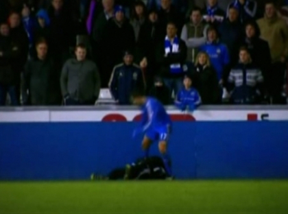 Gestul incredibil pentru care il uraste toata Anglia! Ce a facut starul lui Chelsea Londra, Eden Hazard Gestul incredibil pentru care il uraste toata Anglia! Ce a facut starul lui Chelsea Londra, Eden Hazard
