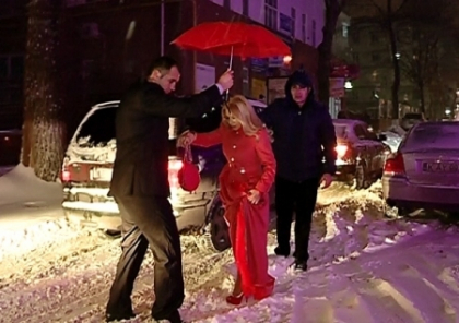 A renuntat la fustele mini! Cum le-a eclipsat Ludmila Balan pe invitatele de la nunta fiicei sale - VIDEO
A renuntat la fustele mini! Cum le-a eclipsat Ludmila Balan pe invitatele de la nunta fiicei sale - VIDEO