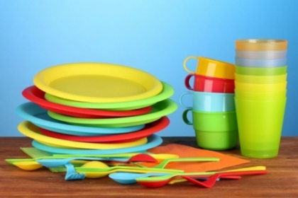 Folosesti farfurii din plastic? Vezi care sunt riscurile la care te supui Folosesti farfurii din plastic? Vezi care sunt riscurile la care te supui