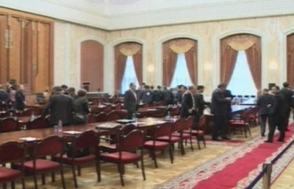 "Sunt multi si nu-i mai tinem minte, mai ales ca nu fac nimic". Cum vad oamenii activitatea Parlamentului in 2012 "Sunt multi si nu-i mai tinem minte, mai ales ca nu fac nimic". Cum vad oamenii activitatea Parlamentului in 2012