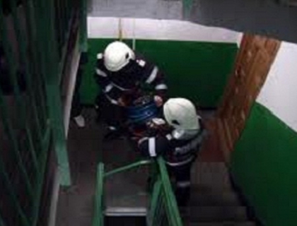 Imprudenta unui tata l-ar fi costat scump. Copilul sau de doi ani, salvat de la tragedie Imprudenta unui tata l-ar fi costat scump. Copilul sau de doi ani, salvat de la tragedie