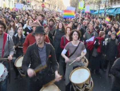Protest de amploare la Paris! Mii de oameni au iesit in strada pentru a sustine casatoriile homosexuale