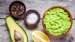 Alimente esentiale pentru raw-vegani: ce sa mananci ca sa-ti asiguri necesarul zilnic de nutrienti