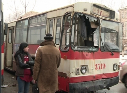 Un troleibuz s-a ciocnit cu un autobuz in centrul capitalei! Trei persoane au ajuns la spital Un troleibuz s-a ciocnit cu un autobuz in centrul capitalei! Trei persoane au ajuns la spital