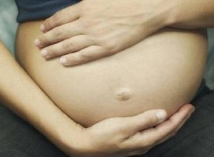 O femeie a ramas insarcinata dupa ce s-a lasat hipnotizata. Cum a fost posibil