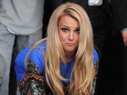 Cu sfarcurile la vedere intr-o bluza transparenta. Cum a iesit Britney Spears la cumparaturi - FOTO
Cu sfarcurile la vedere intr-o bluza transparenta. Cum a iesit Britney Spears la cumparaturi - FOTO