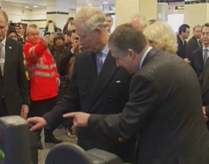 A renuntat la limuzina si s-a plimbat cu metroul! Vezi in ce vagon a calatorit Printul Charles
