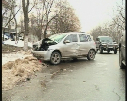 Accident in capitala. Trei masini s-au ciocnit. Sunt raniti 
