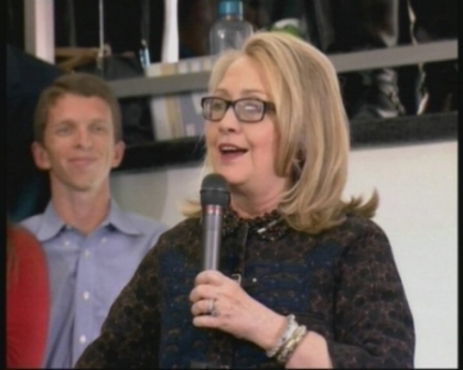 A plecat fiind aplaudata. Hillary Clinton a parasit functia de secretar de Stat american