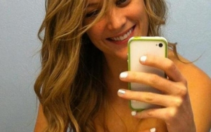 Imaginile care au facut ca o profesoara de 23 ani sa fie concediata. Cum s-a fotografiat pe internet Imaginile care au facut ca o profesoara de 23 ani sa fie concediata. Cum s-a fotografiat pe internet