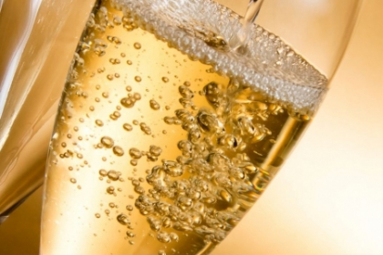 Spumantul spaniolilor a a depasit in vanzari sampania frantuzeasca. In ce oras din Europa poti sa bei cea mai buna Cava
