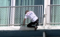 S-a tinut de cuvant. Spidermanul francez a escaladat cea mai inalta cladire din Cuba
