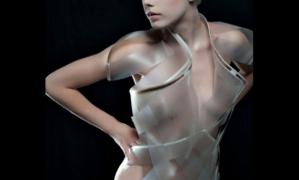 Intimacy 2.0: Rochia care devine transparenta cand te EXCITI. Ai purta asa ceva? VIDEO
