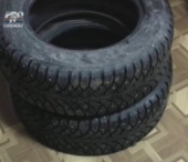Tineri prinsi la furat de anvelope Tineri prinsi la furat de anvelope