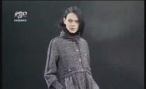 Chanel uimeste din nou: Tinute sumbre prezentate intr-un decor apocaliptic Chanel uimeste din nou: Tinute sumbre prezentate intr-un decor apocaliptic