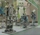 Cativa roboti s-au intrecut la fuga intr-un centru comercial Cativa roboti s-au intrecut la fuga intr-un centru comercial