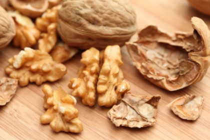 De ce este bine sa mancam nuci. 7 efecte magice ale fructului apropiat de alimentul perfect