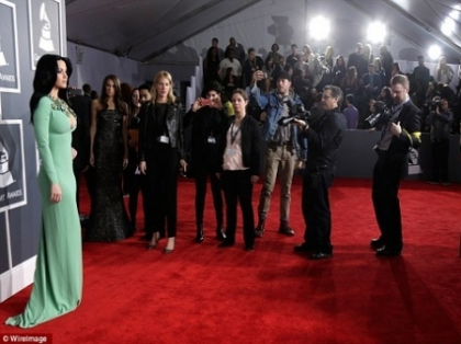 Jennifer Lopez, intr-o tinuta obraznica la premiile Grammy. Admira si alte tinute de la ceremonie - FOTO Jennifer Lopez, intr-o tinuta obraznica la premiile Grammy. Admira si alte tinute de la ceremonie - FOTO