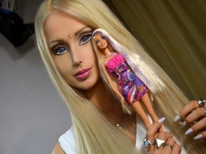 Asa mama, asa fiica! Uite cum arata mama "papusii Barbie" - FOTO
