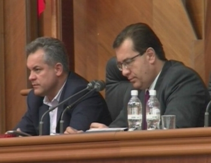 Lupu: Ma odihnesc in locuri mai tinhite. Pe cine nu ar vrea sa vada presedintele Parlamentului in vacanta sa 