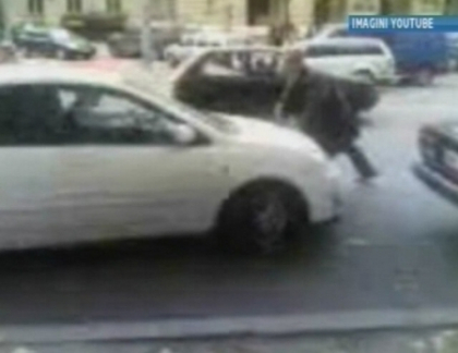 Soferul care a batut un politist si a trecut cu masina peste piciorul acestuia, condamnat la inchisoare