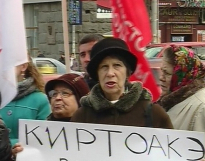 "Chirtoaca, groparul Chisinaului!" Socialistii au protestat in fata primariei "Chirtoaca, groparul Chisinaului!" Socialistii au protestat in fata primariei
