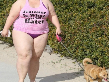Are 130 de kilograme, dar este convinsa ca lumea o invidiaza! Ce vedeta si-a distrus imaginea din cauza obezitatii - FOTO Are 130 de kilograme, dar este convinsa ca lumea o invidiaza! Ce vedeta si-a distrus imaginea din cauza obezitatii - FOTO