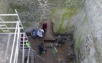 A mostenit un castel si a inceput sa-l restaureze. Nu se astepta sa gaseasca asa ceva sub podea