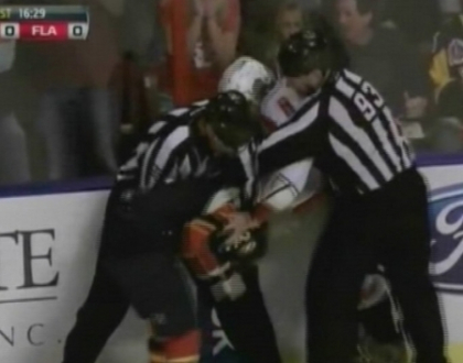 Alexandr Ovecikin stie ceva mai mult decat a juca hochei! Uite cum a batut un adeversar din NHL Alexandr Ovecikin stie ceva mai mult decat a juca hochei! Uite cum a batut un adeversar din NHL