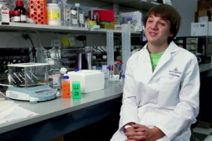 Respins de 197 de savanti, un elev de 15 ani a inventat un test pentru depistarea cancerului - VIDEO Respins de 197 de savanti, un elev de 15 ani a inventat un test pentru depistarea cancerului - VIDEO